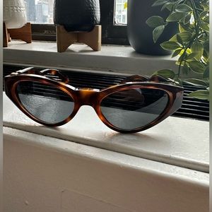 VERSACE CAT EYE SUNGLASSES/ NEVER BEEN WORN